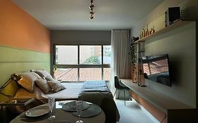 Studio novo cama Queen prox Metrô Paraiso IVM34